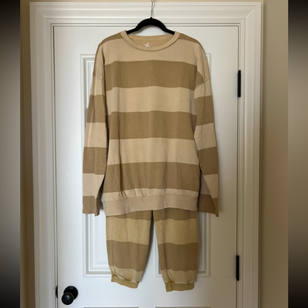 Yellow stripe lounge set